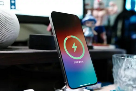 枞阳苹果15换屏服务分享用什么充电器给iPhone15充电更好 